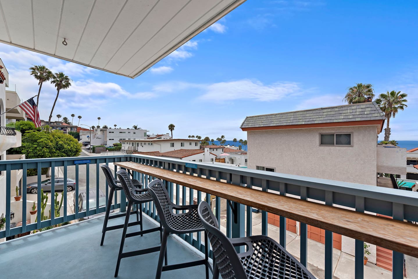 Casa Capistrano 3 offers gorgeous ocean views and breezes on your private balcony. Complete with Gas Grill and an outdoor seating area, your balcony is the perfect place to enjoy meals with friends, happy hour or even some quiet time with a book.