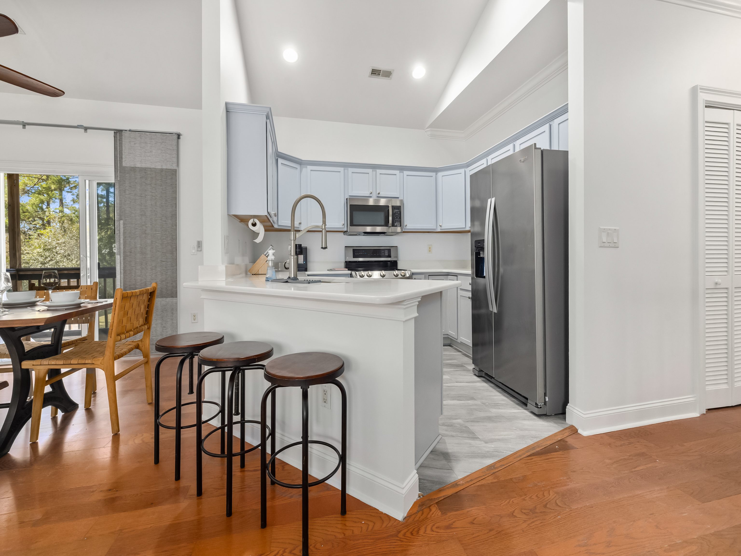 Three-seat bar designed for connection and convenience.
Perfect for morning coffee chats, keeping the cook company, or serving up drinks and snacks without missing a moment. Casual, social seating that keeps conversations flowing and the kitchen feeling op