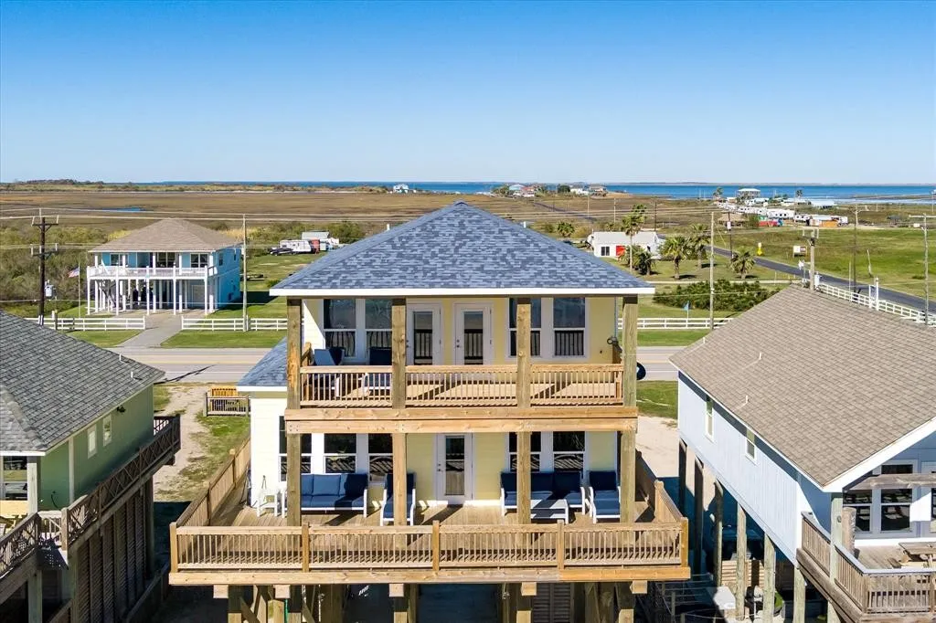 0b5aab994117448aab5028554b5c6c1b | Beachhouse | Texas | TX | Vacation Homes | Galveston | Crystal Beach | Kokomo | Breezy Days | Beachfront Elegance | Sunrise Serenity | Southern Sands Property Management, LLC