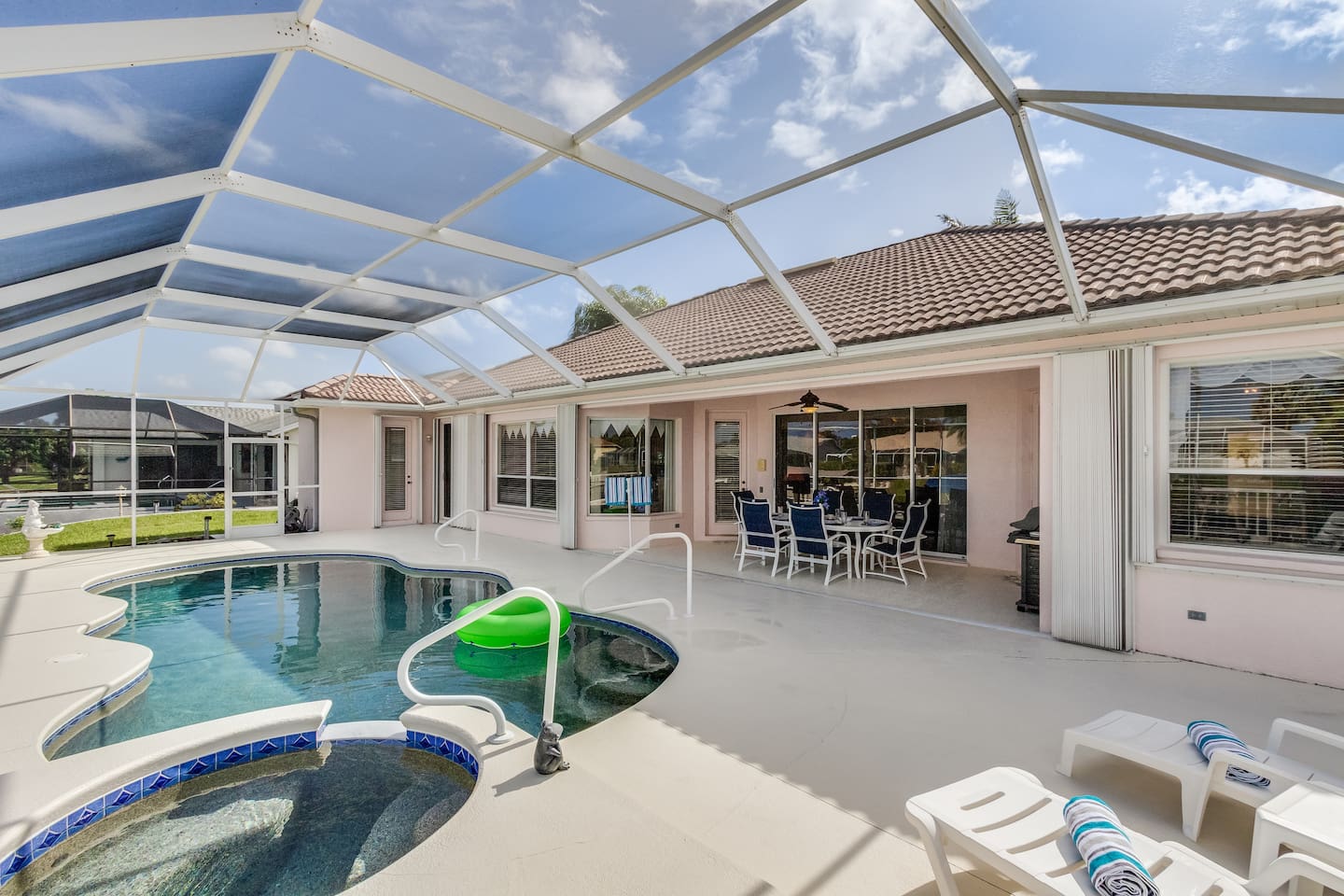 Enjoy the expansive pool and spa area, perfect for relaxation and fun in the sun!