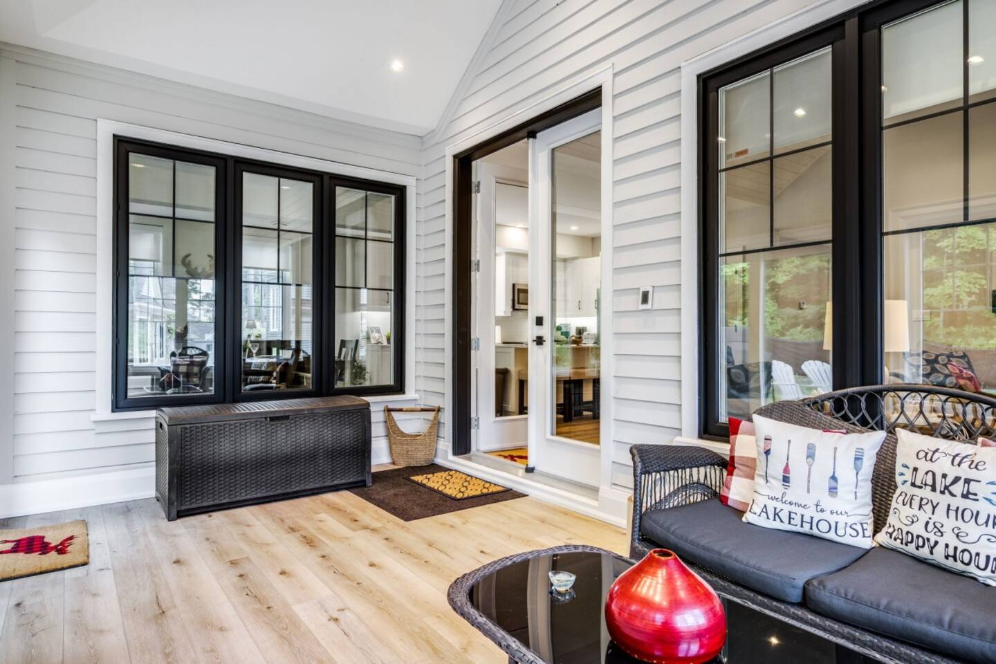 A sunlit Muskoka room made for morning coffee and quiet afternoons.