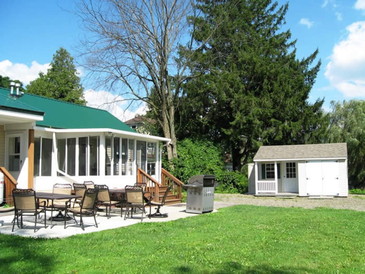 Large back patio with BBQ grill for outdoor dining