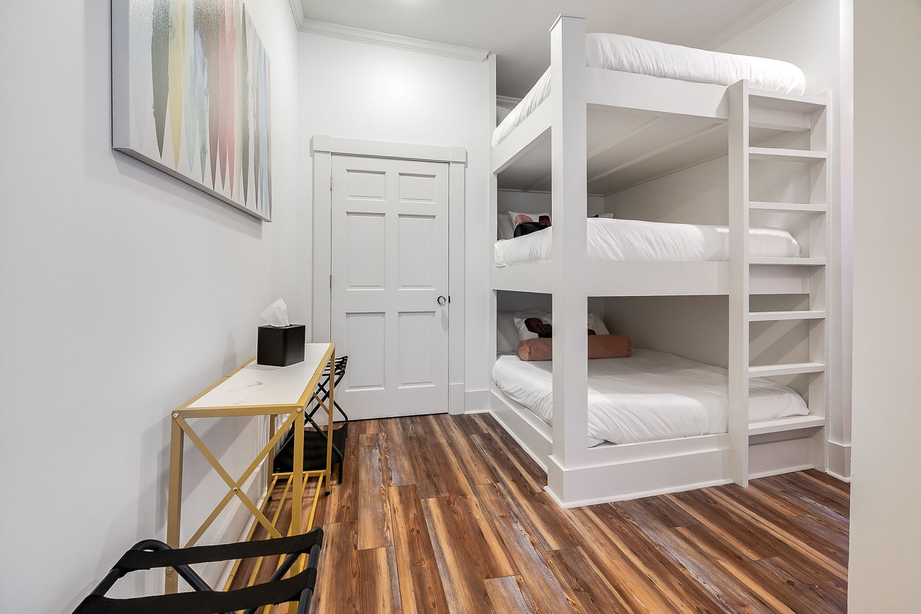 Queen triple bunk bed -1