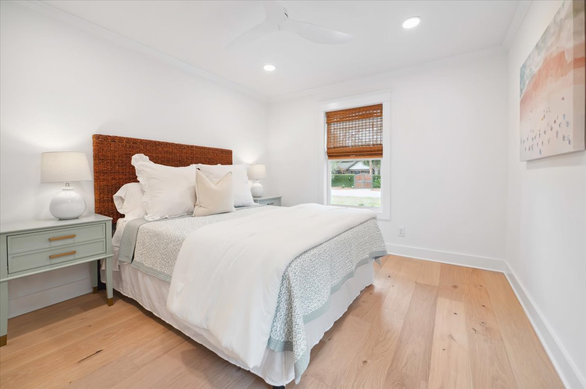 Guest Room with Queen Bed