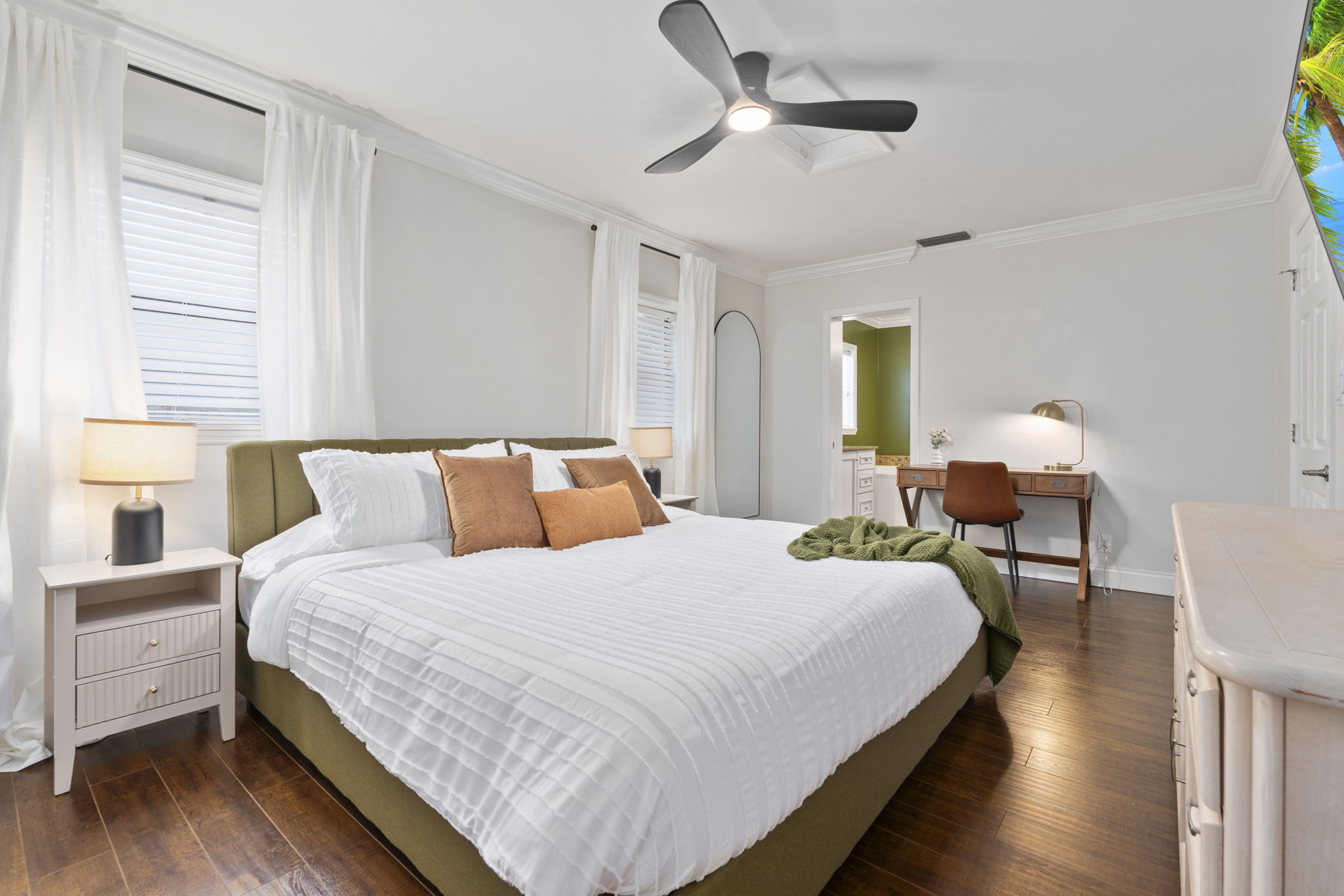 Master King Bedroom