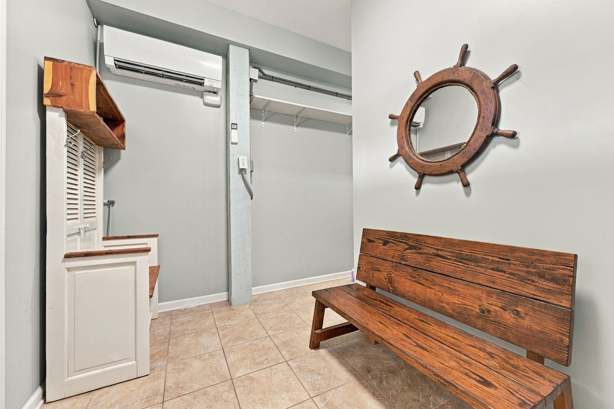 Step inside and let vacation mode begin! This ground floor entry way makes storing beach gear easy