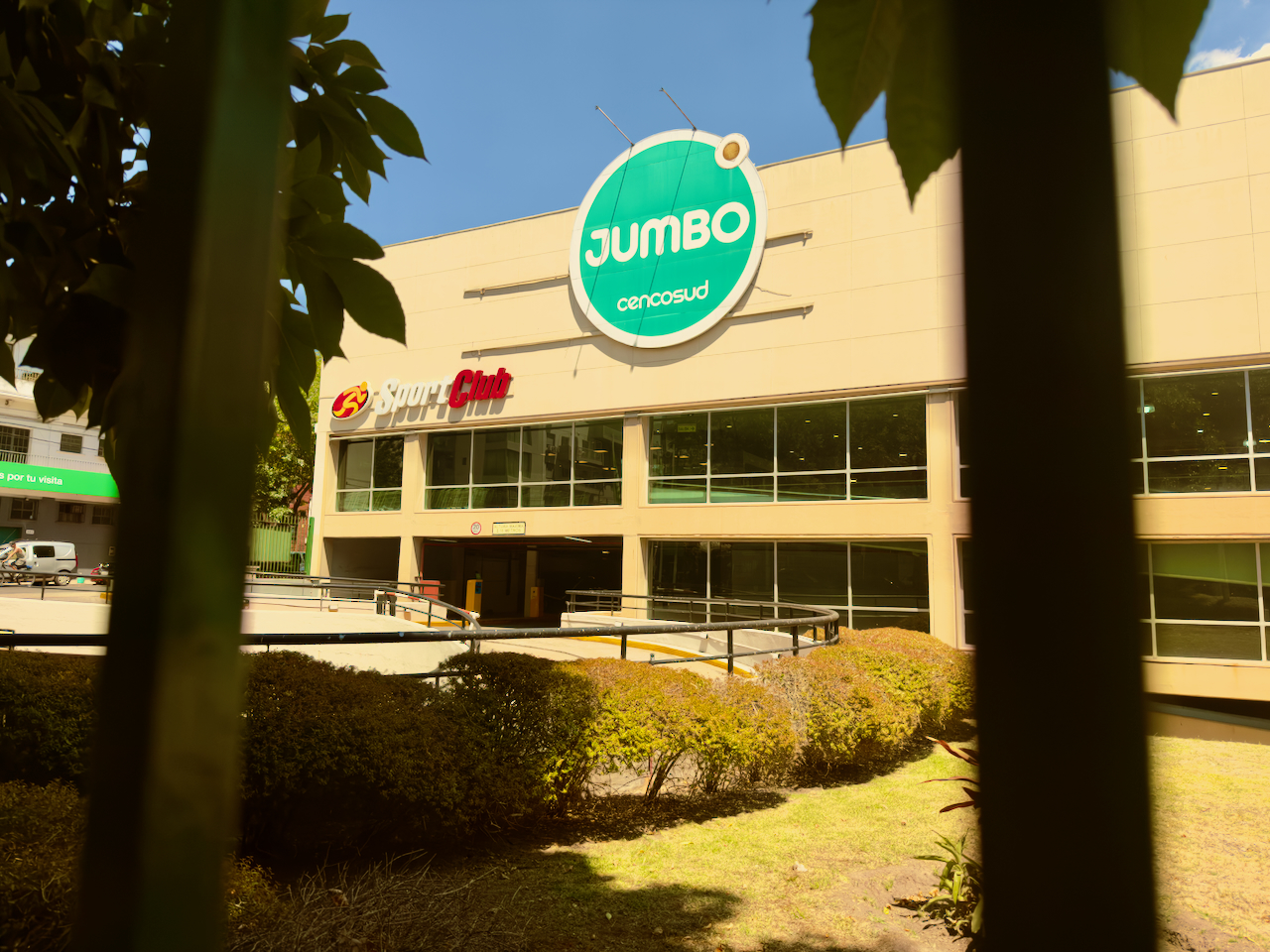 Jumbo, massive supermarket and Sportclub gym, located just 1 block away!