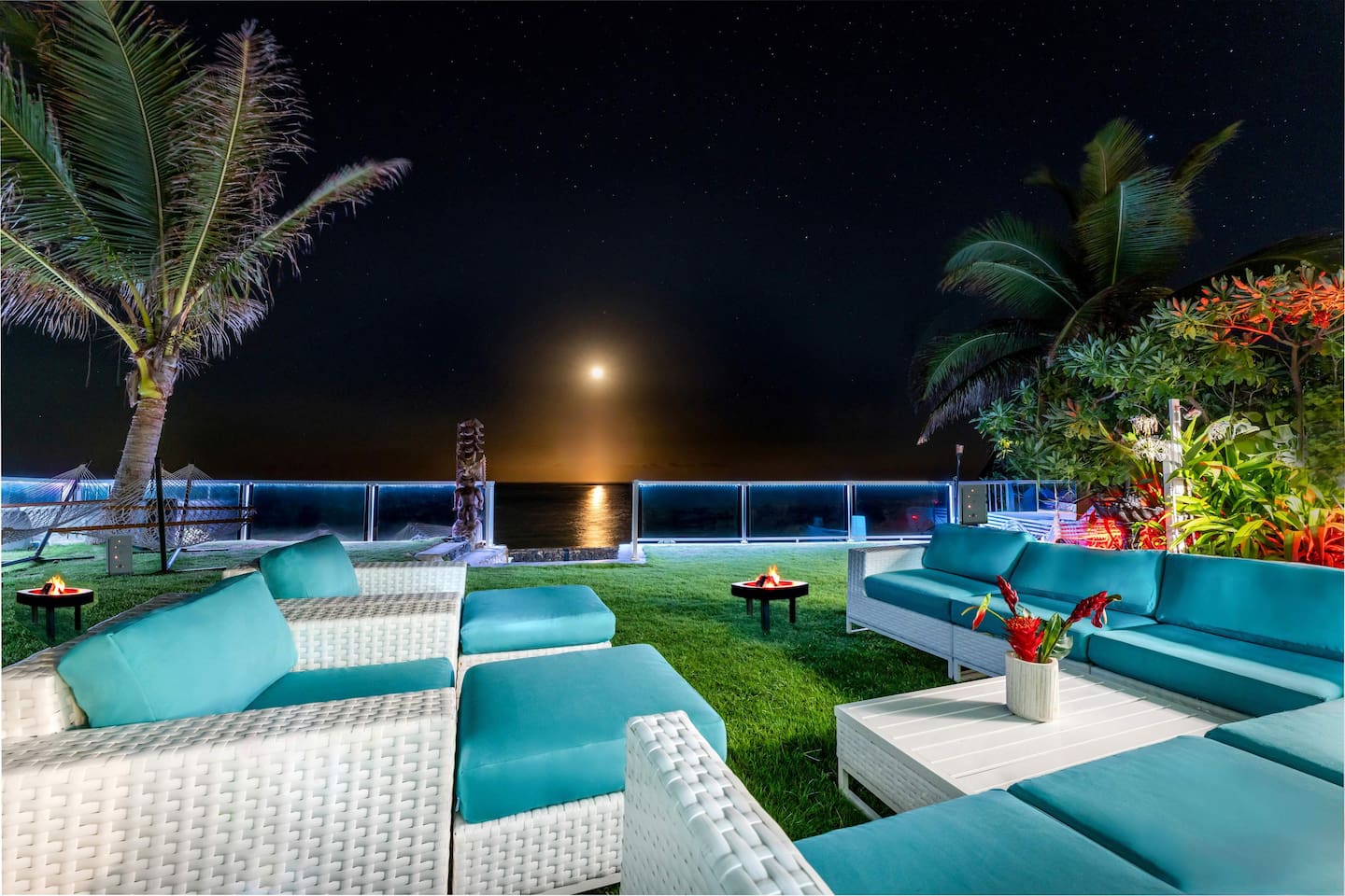 Ethereal moonrise like an alien spaceship landing in the backyard. 20 sofa chairs, 5 hammocks, 2 enclosed hot-water outdoor showers i beachfront garden and enclosed private beach with steps leading to a waist-deep, crystal clear snorkeling coral ree