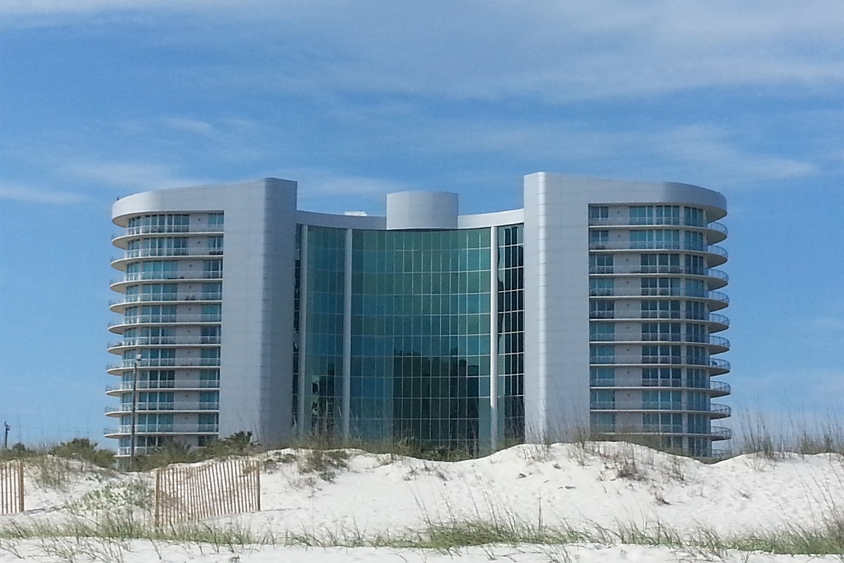 Soaring architecture against a backdrop of clear blue skies and swaying palm trees. Experience the allure of bayfront living.