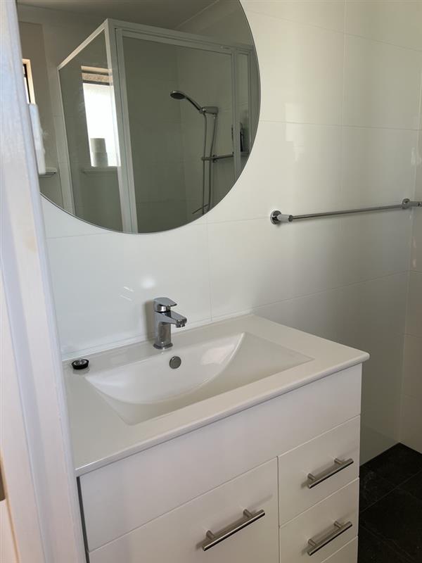 Modern Ensuite with walk-in shower