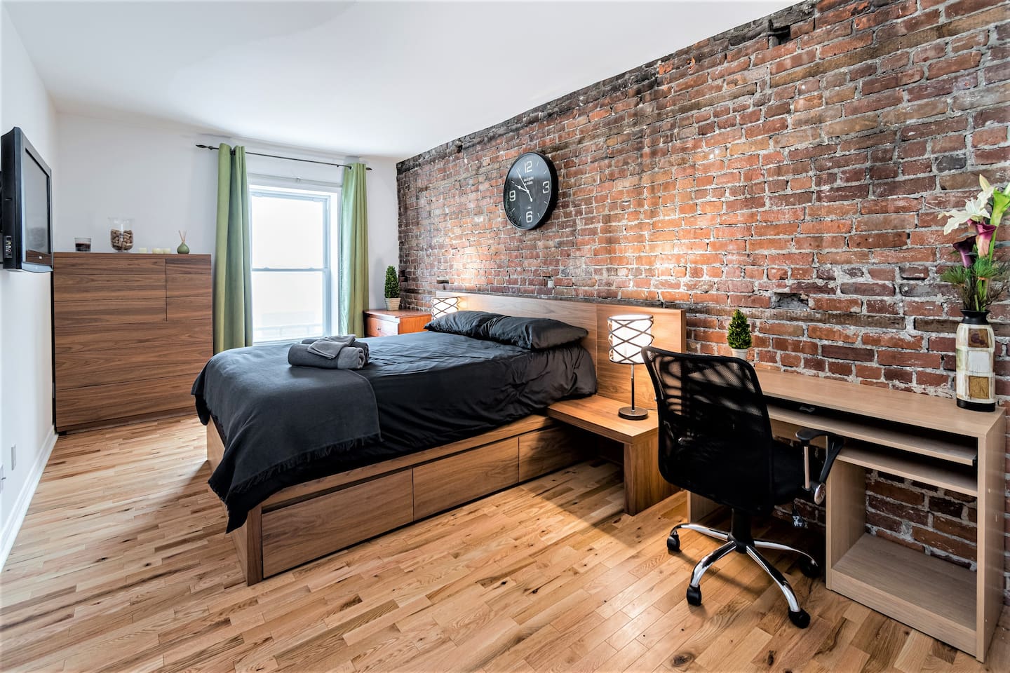 Superbe chambre avec mur de brique d'origine!