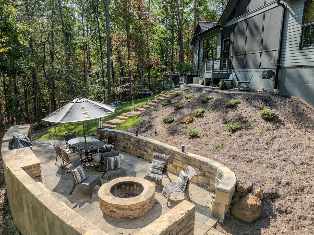 Fire pit | Outdoor Dining | Grill