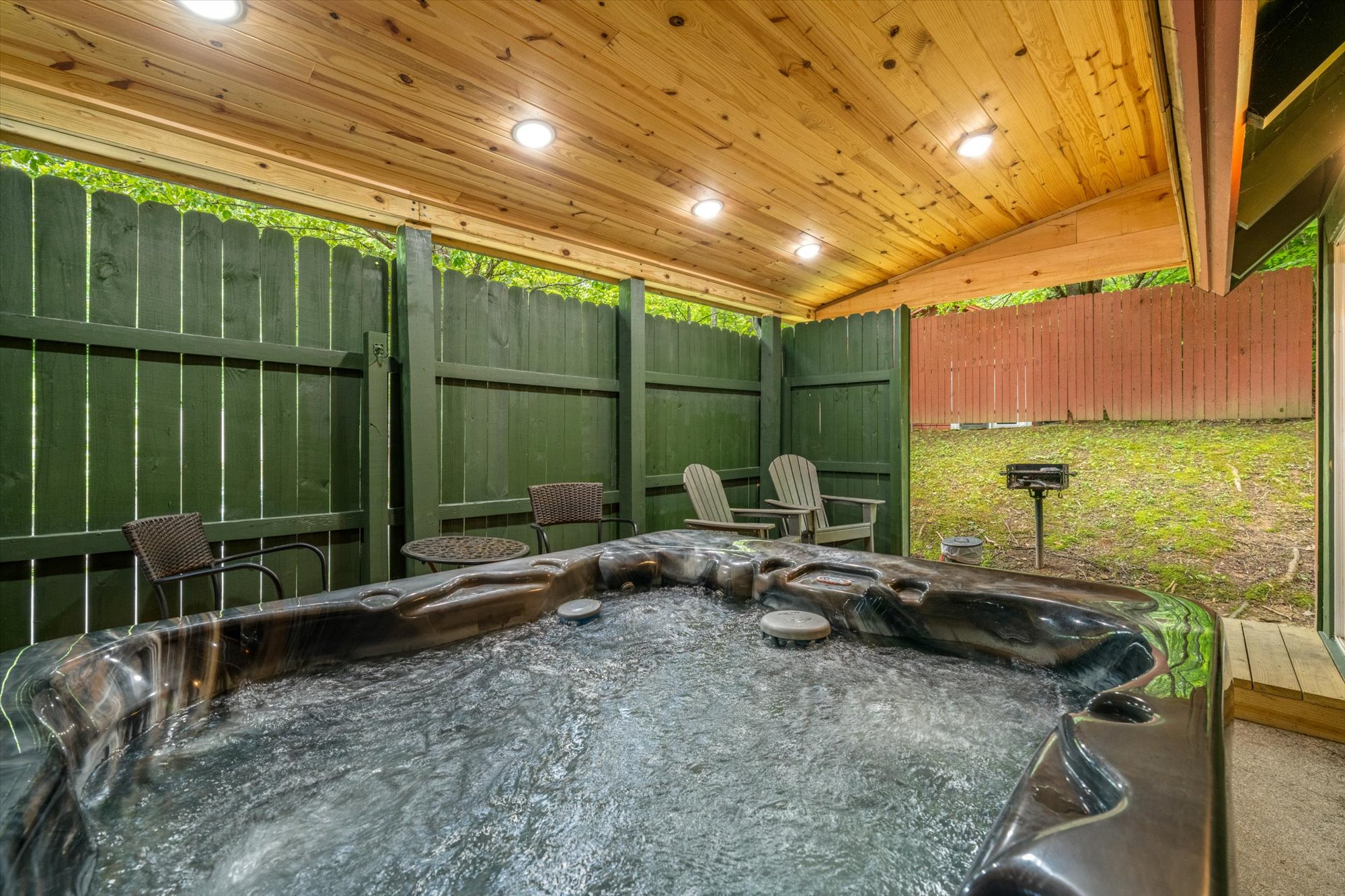 Hot Tub*3.5 Miles to Gatlinburg*National Park! 2