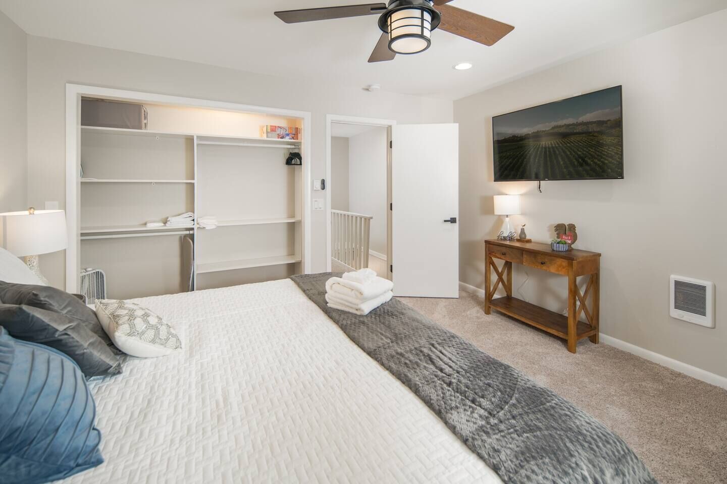 Unit 5: Bedroom #1 (King) Includes Roku TV (Hulu+, ESPN+, & Disney+)