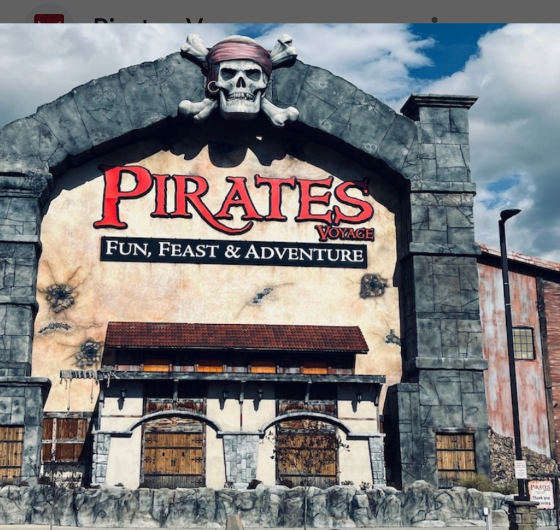 Dolly Parton, Pirates Voyage Dinner Theatre