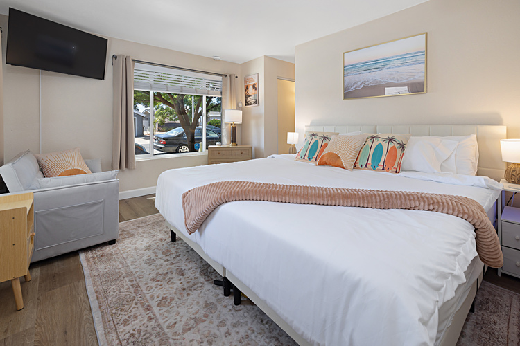 Bedroom #4 also can be set up as 2 Twin beds or 1 King bed