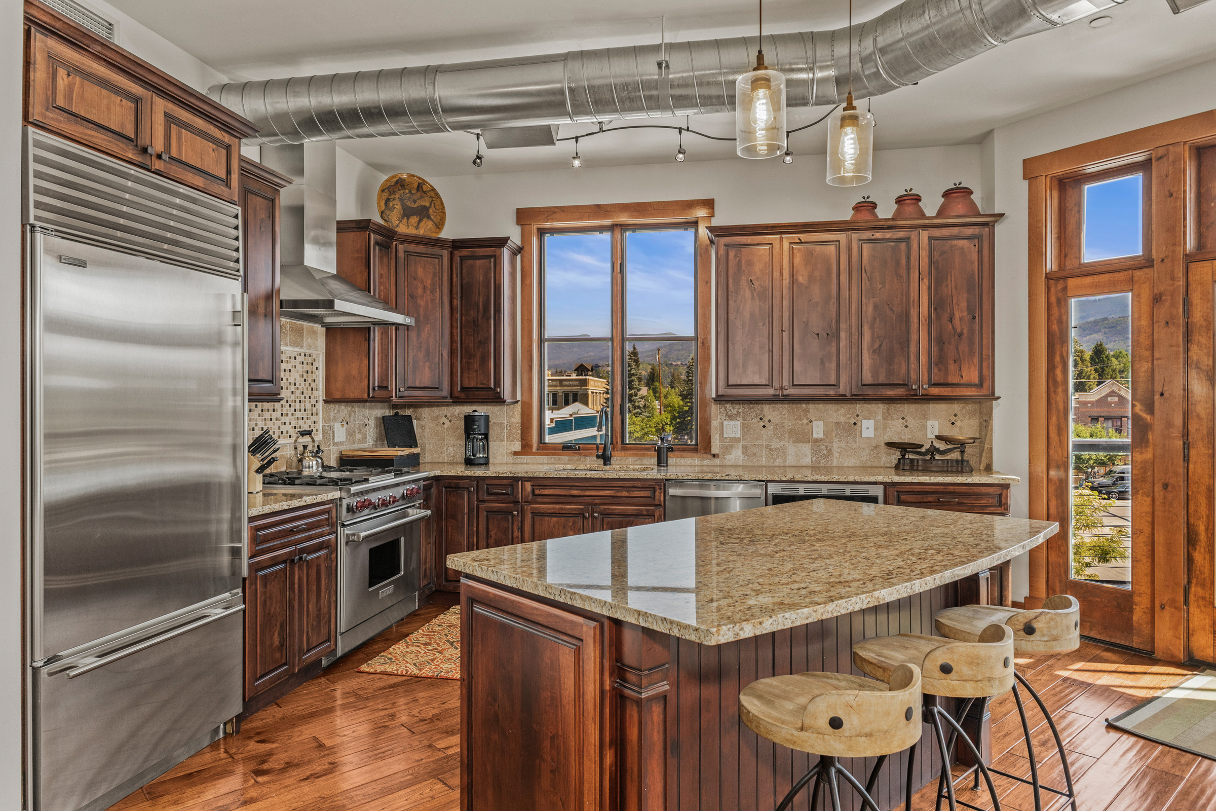 Kitchen | Viking 6 Burner Range | Subzero Fridge/Freezer