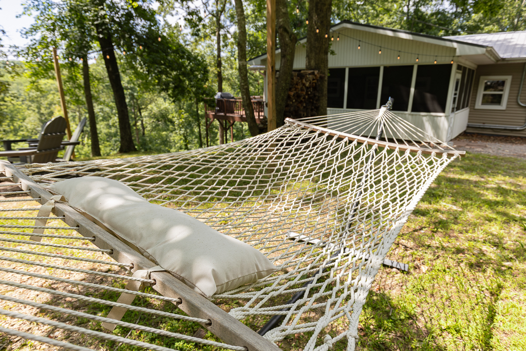 Nap zone unlocked! Swing into lake life with a hammock made for lazy afternoons.