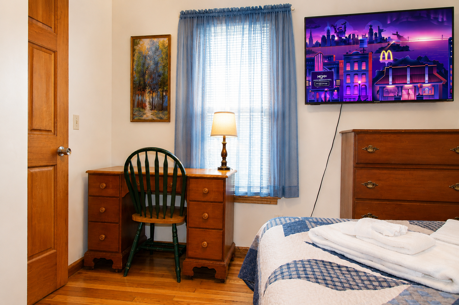 Bedroom #4 - cozy desk area