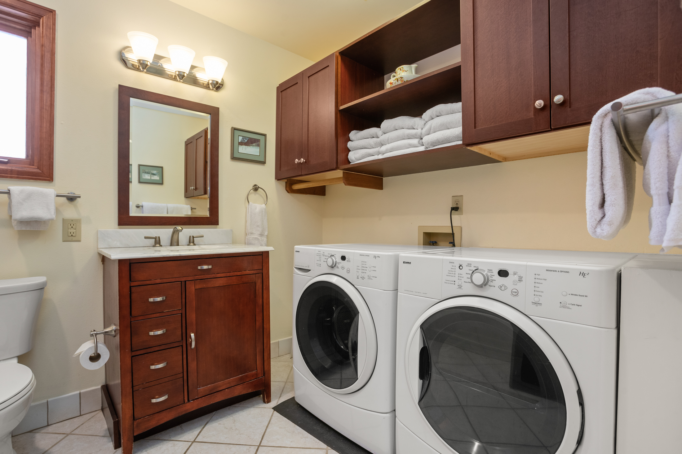 Ground Level - Bathroom 2 - Next to Bedroom 2