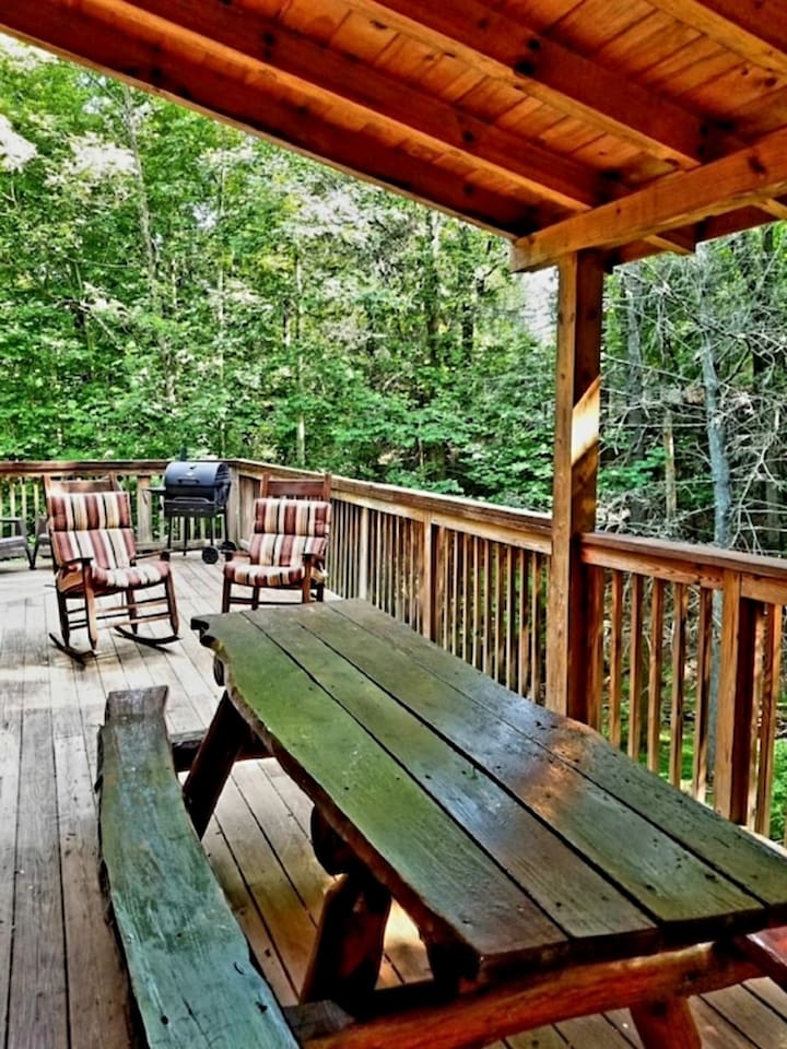 Upper deck- large wrap around upper deck with seating, rocking chairs and grill- fully enclosed for little ones and furry ones