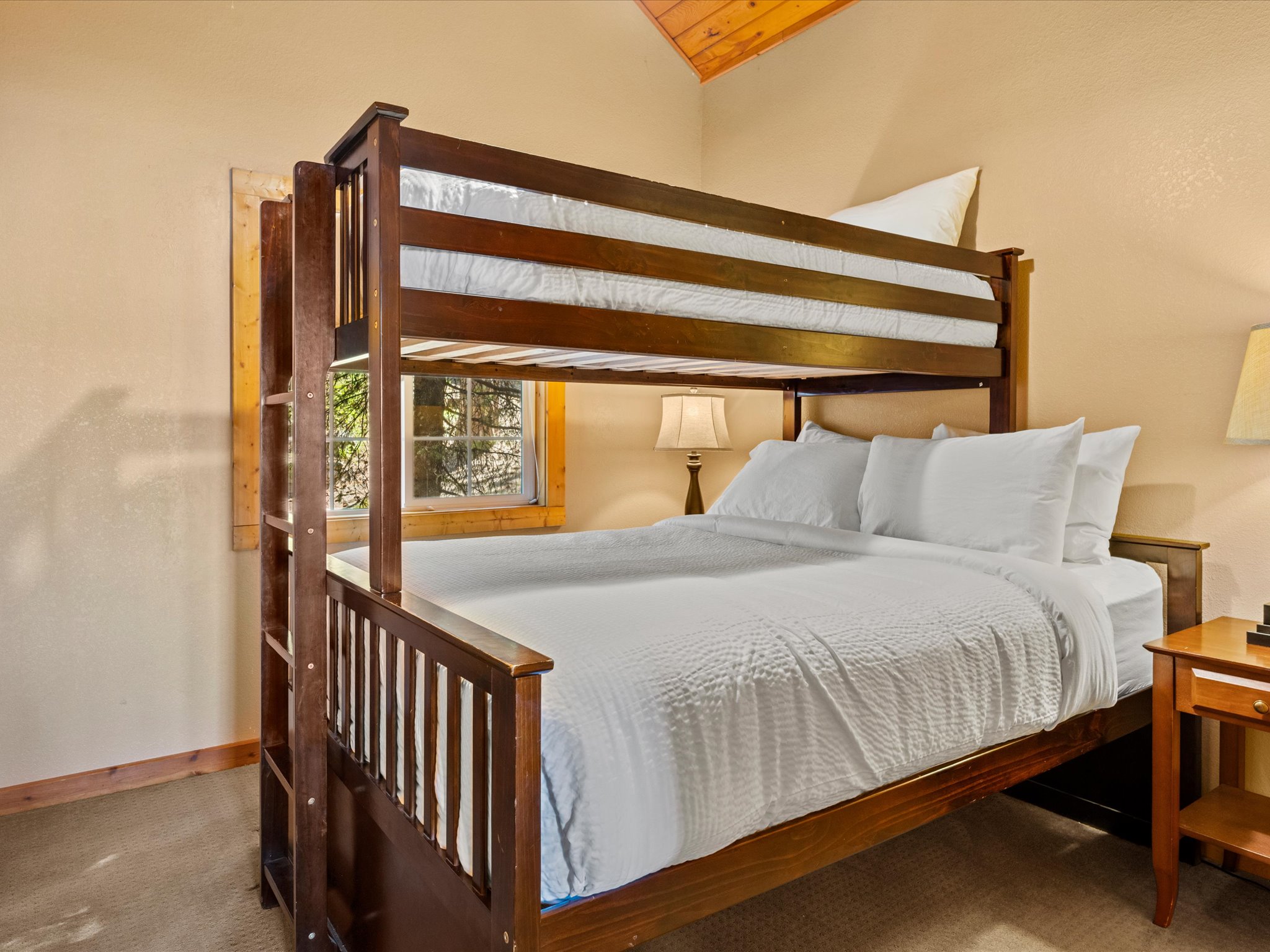 Kid-friendly bunk bedroom — McCall Idaho family vacation rental