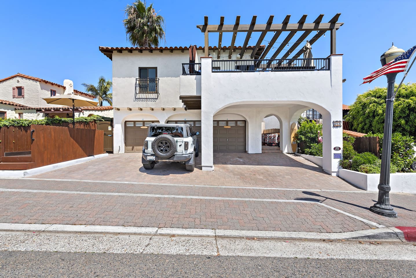 Stay right on Avenida Del Mar in the heart of the village and a short walk to the beach and pier