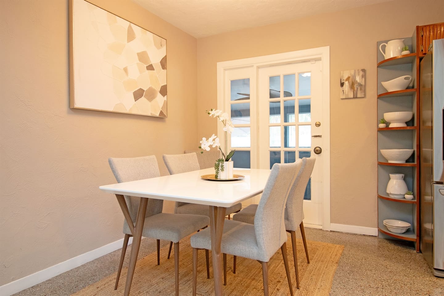 seating for 4