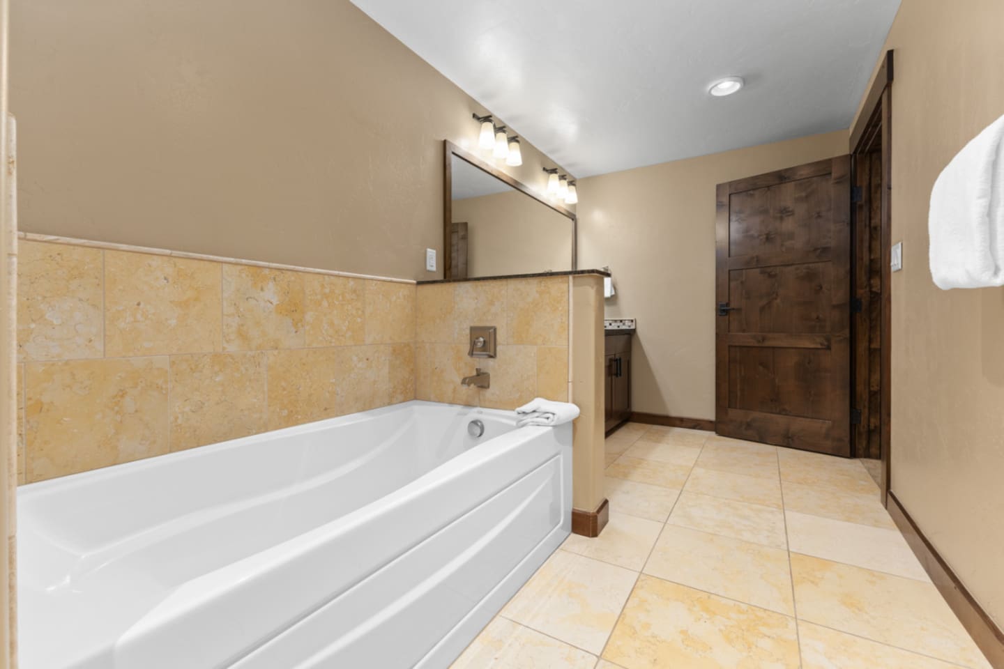 Ensuite Bathroom 1 - Bathtub