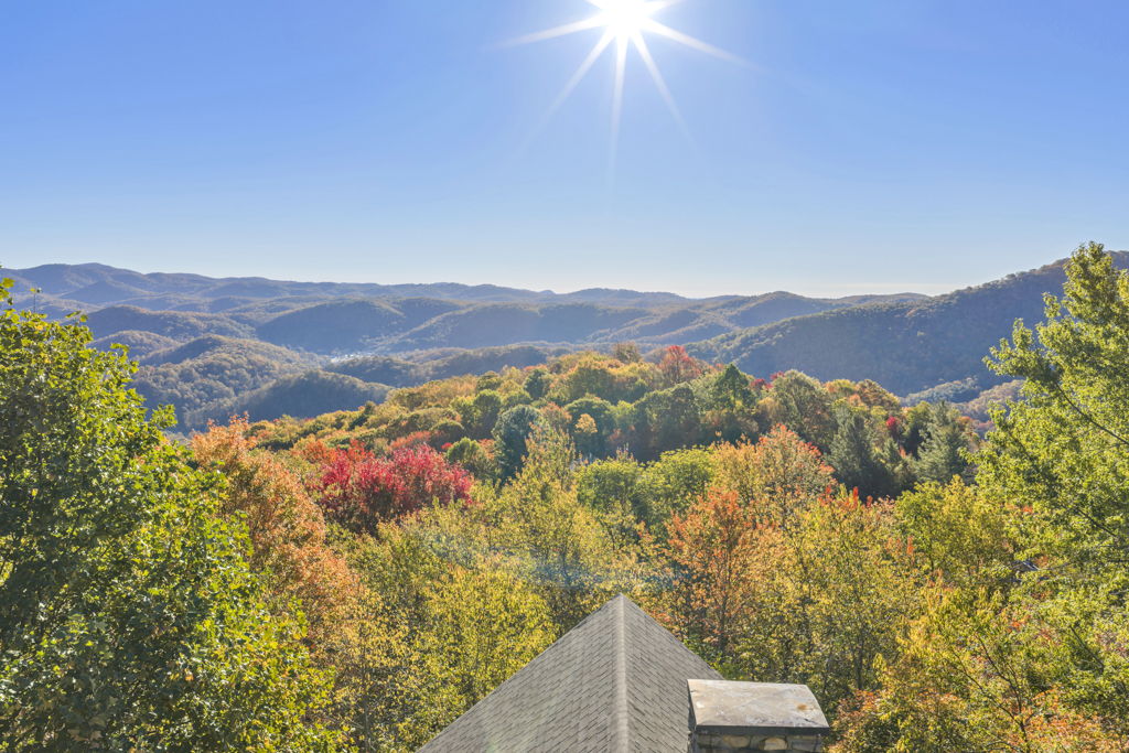 Fall @ WishYouWereHere7Devils is what Leaf Peeping dreams are made of! These October 2025 photos & videos were incredible!