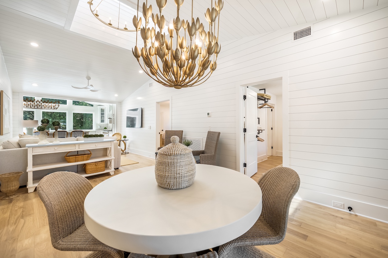 Dining Area | 19 Sand Crab | IOP Escapes