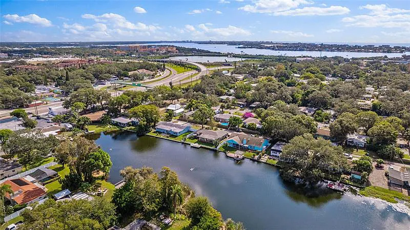 Located just 5 minutes away from Madeira Beach!