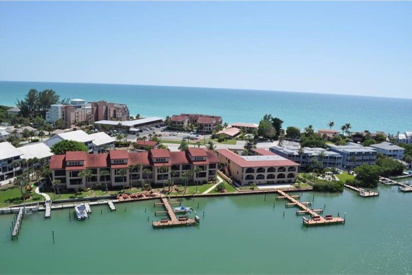 ON THE BAY WITH PRIVATE BEACH ON THE GULF OF MEXICO