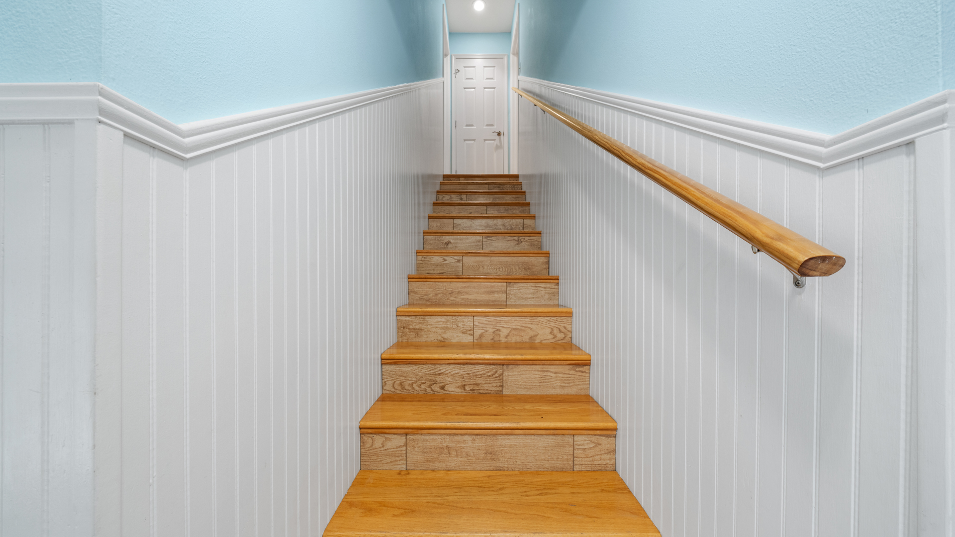 Stairs to 2nd Level