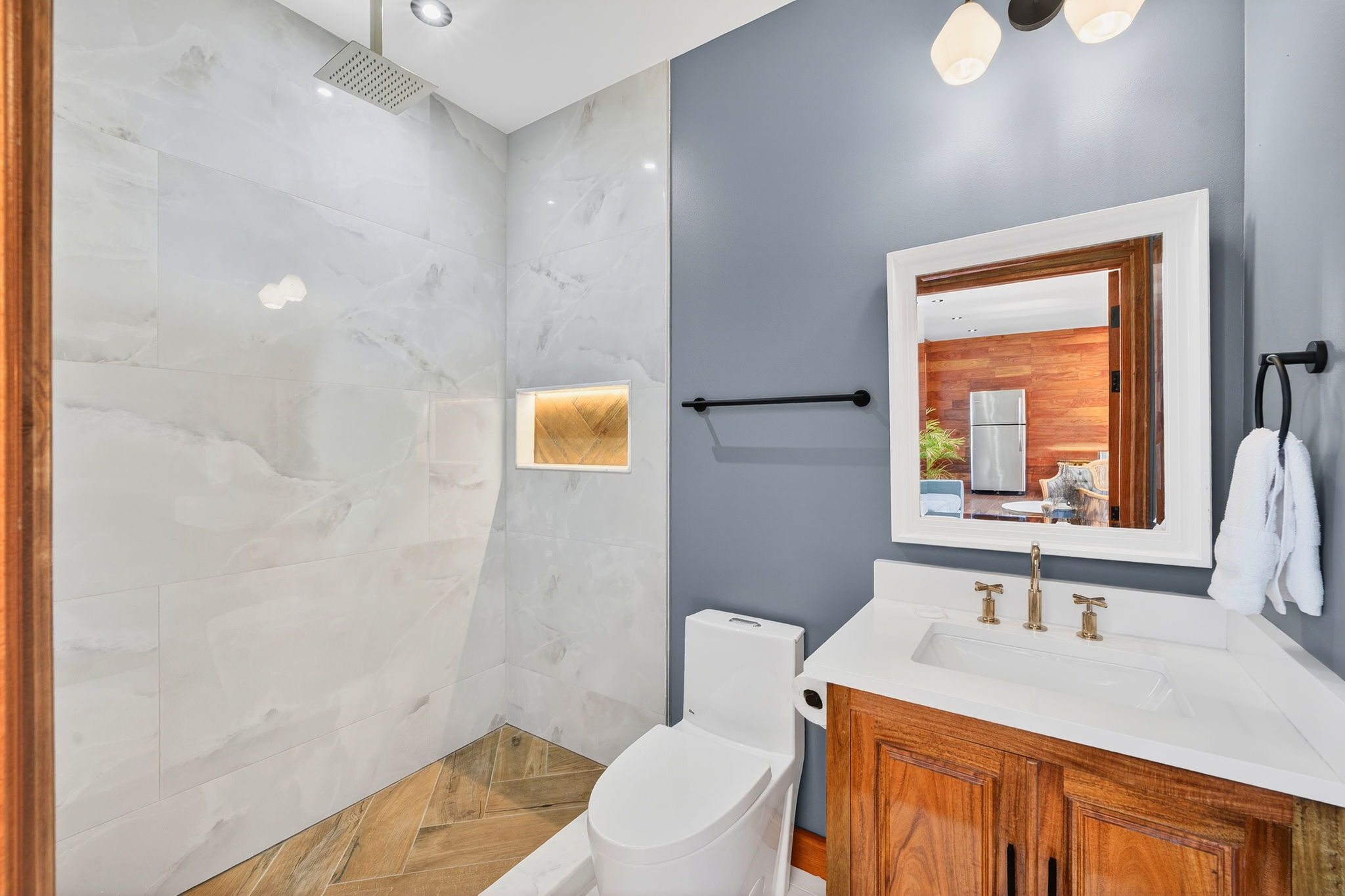 Full Bath off Pool Deck | Rosewood Retreat | 2605 Palm Blvd, Isle of Palms, SC | IOP Escapes