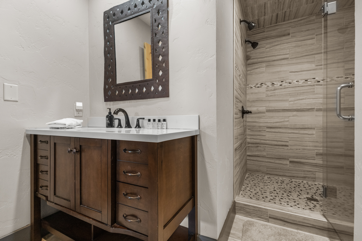 Shared Bathroom #4 | 4th Level