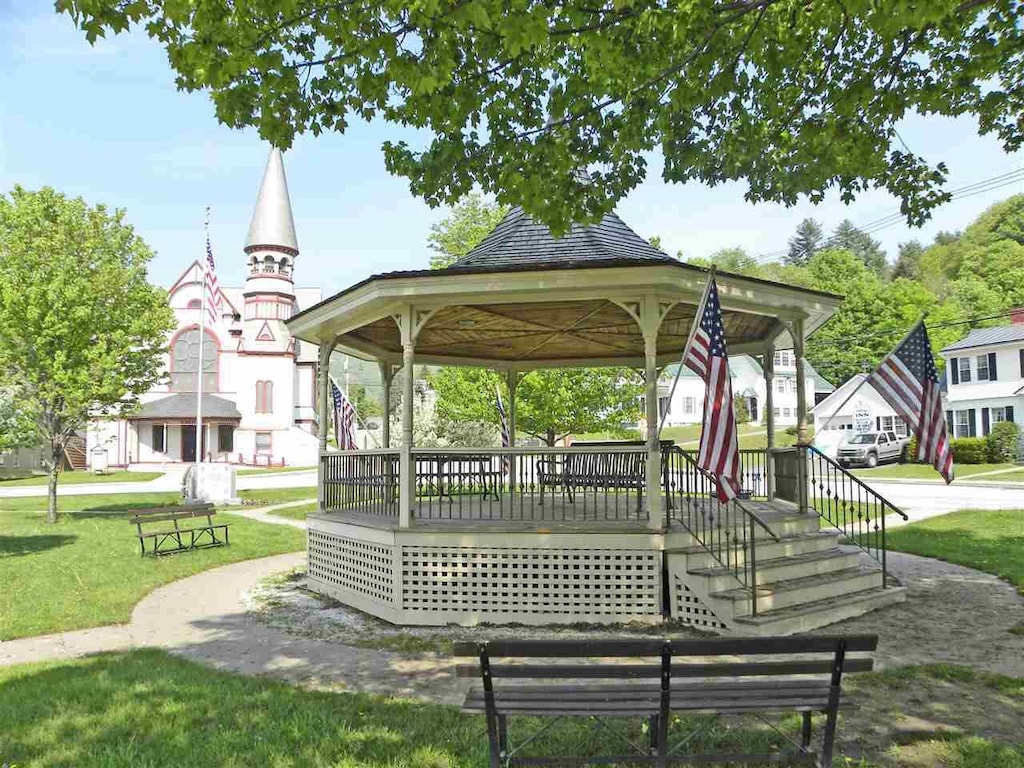 Main Street in Ludlow Village - picturesque