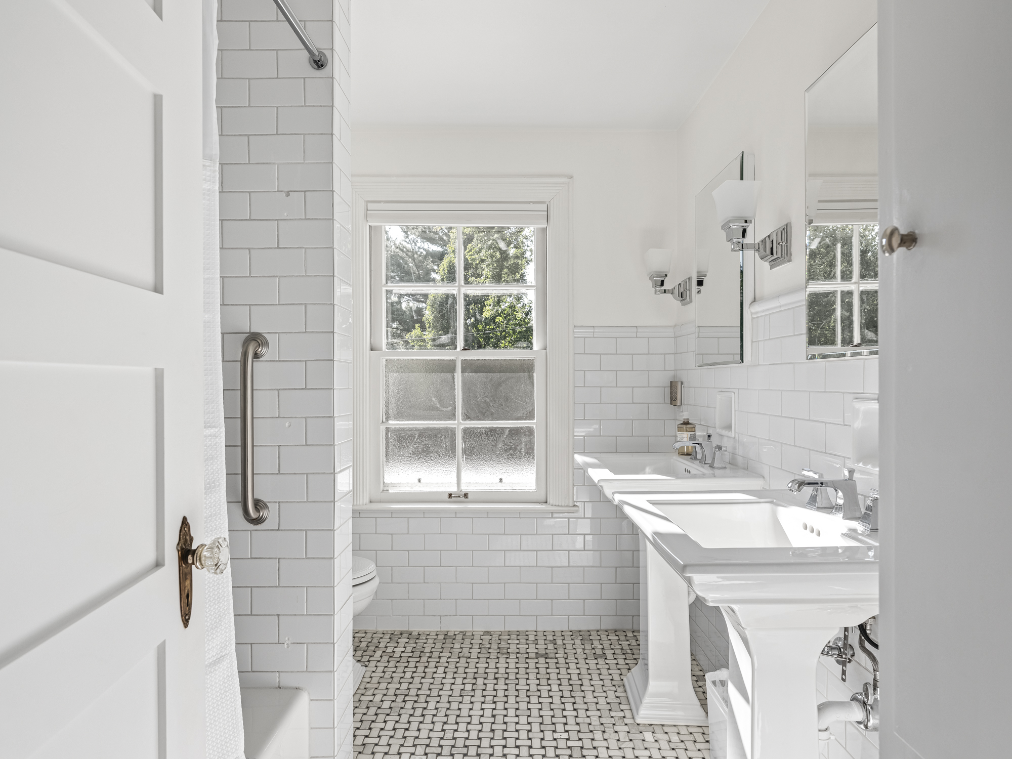 UPPER HALLWAY FULL BATH - DOUBLE PEDESTAL SINKS