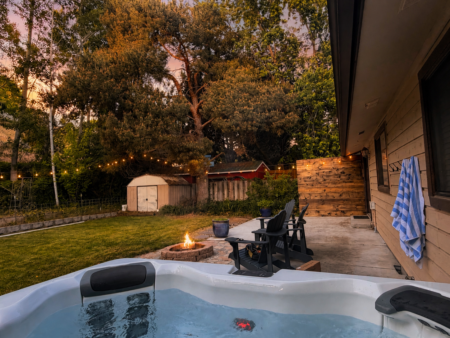 Enjoy slow evenings in the hot tub