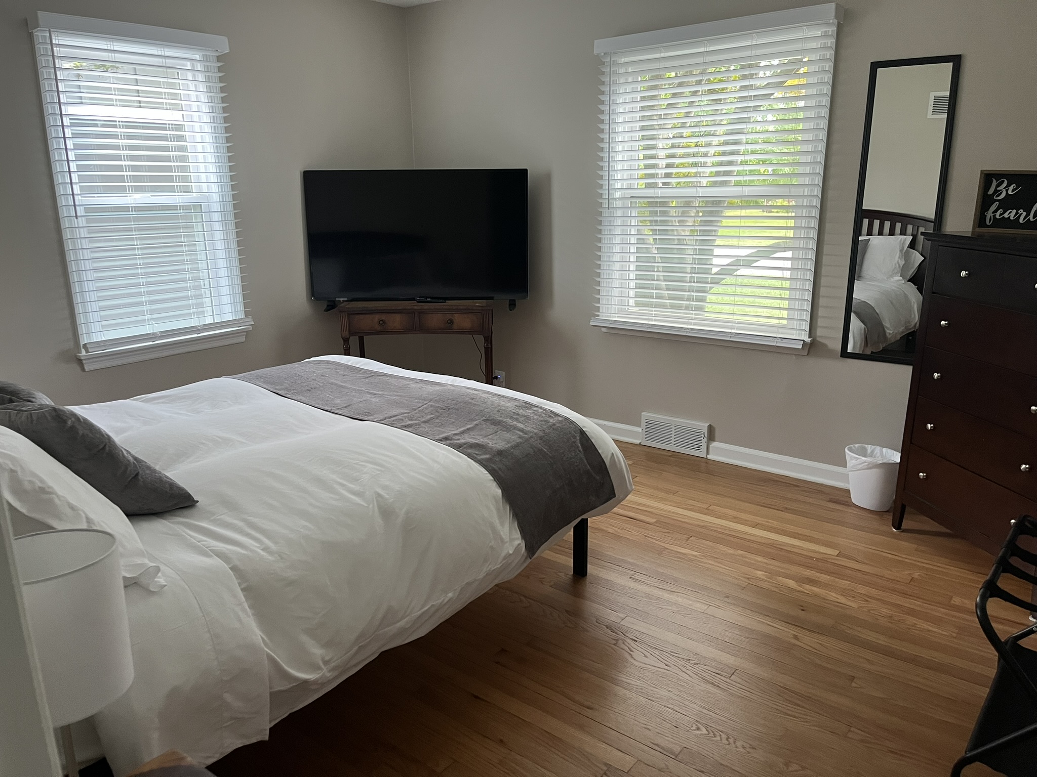 Bedroom 2 - Queen