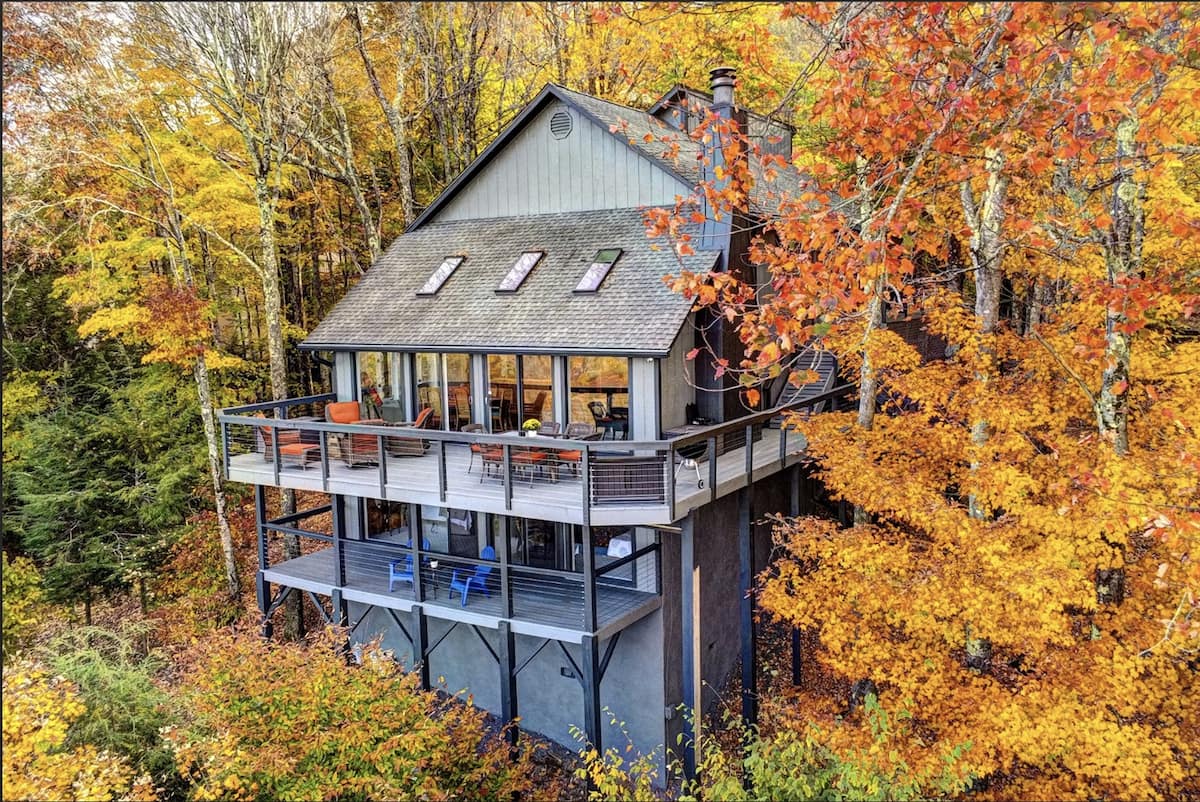 "Absolutely amazing! Such special attention to details and a very tech savvy property. Incredibly clean, bright with so many windows providing a beautiful view of the mountain." - Ami - March, 2025