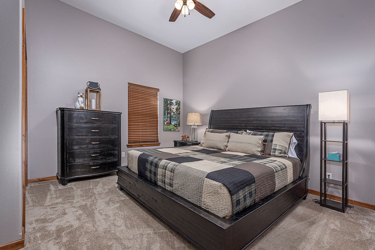 Main Level King Bedroom w/40" Smart TV