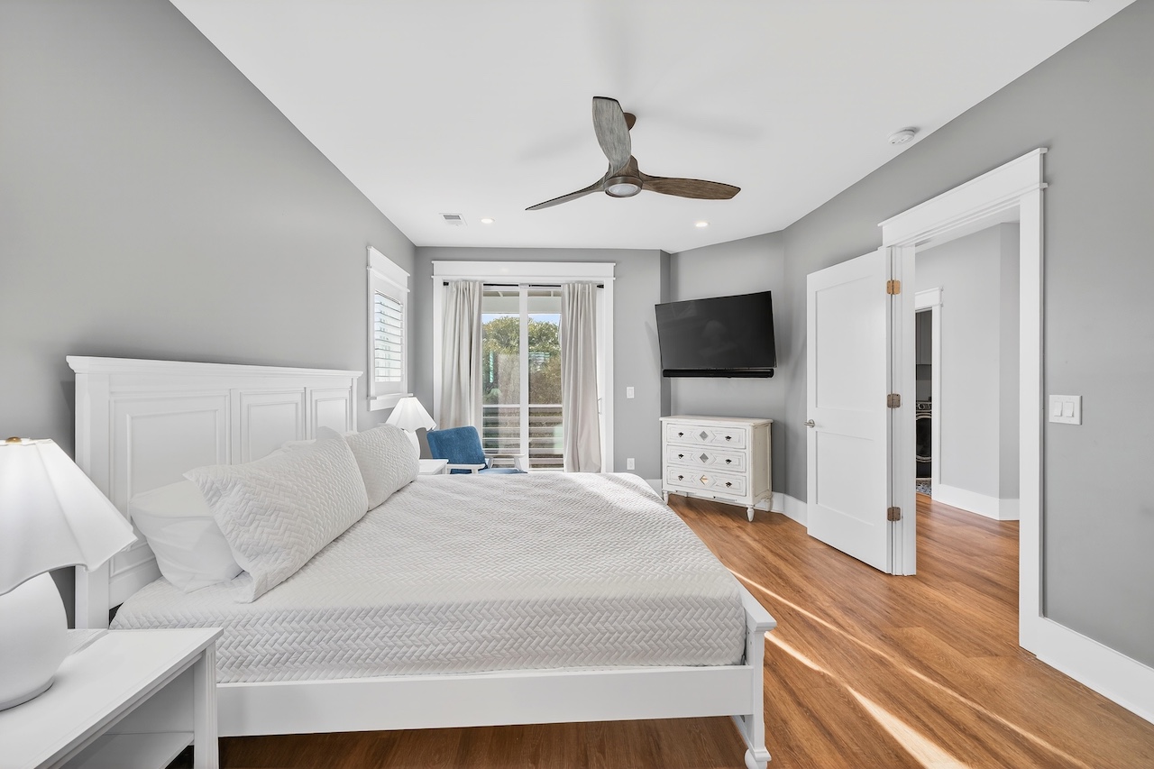 King Room  | Southern Grace | 6 23rd Ave.