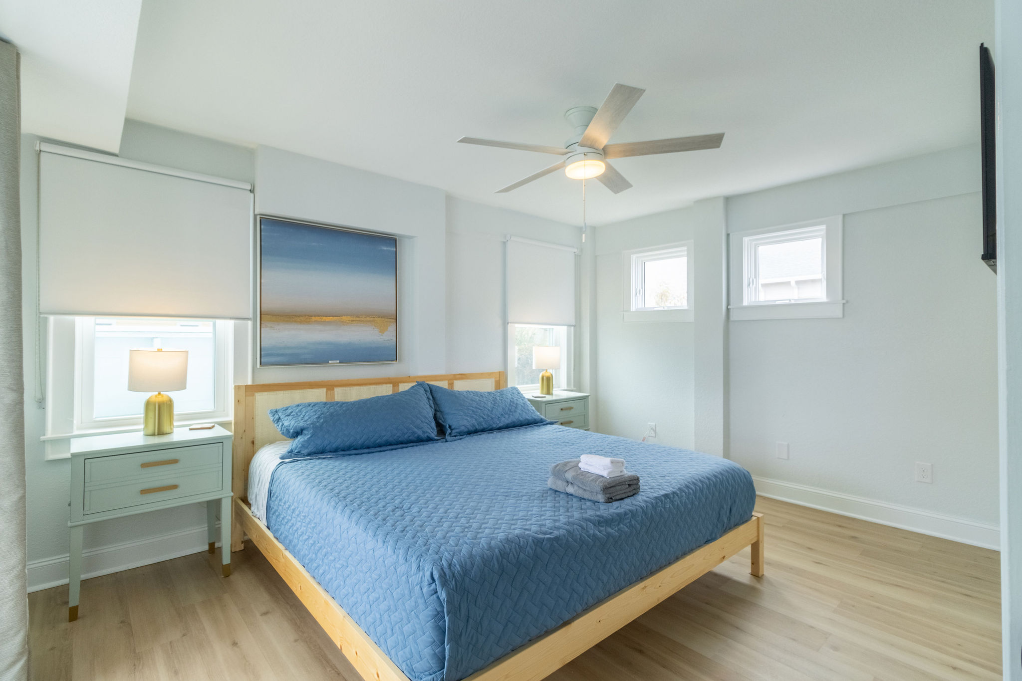 King Bedroom with 40" ROKU TV