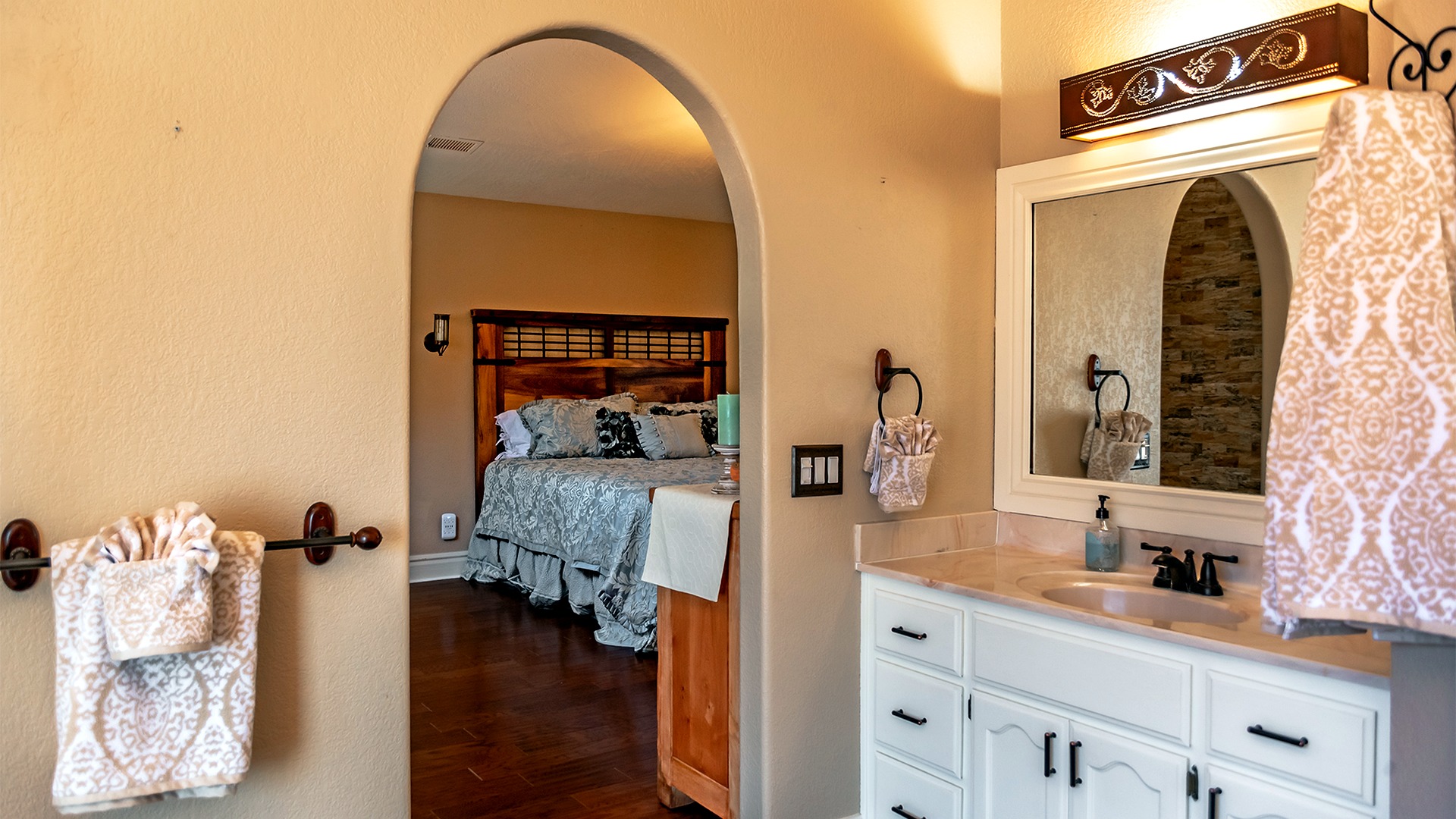 En Suite looking to Master Bedroom