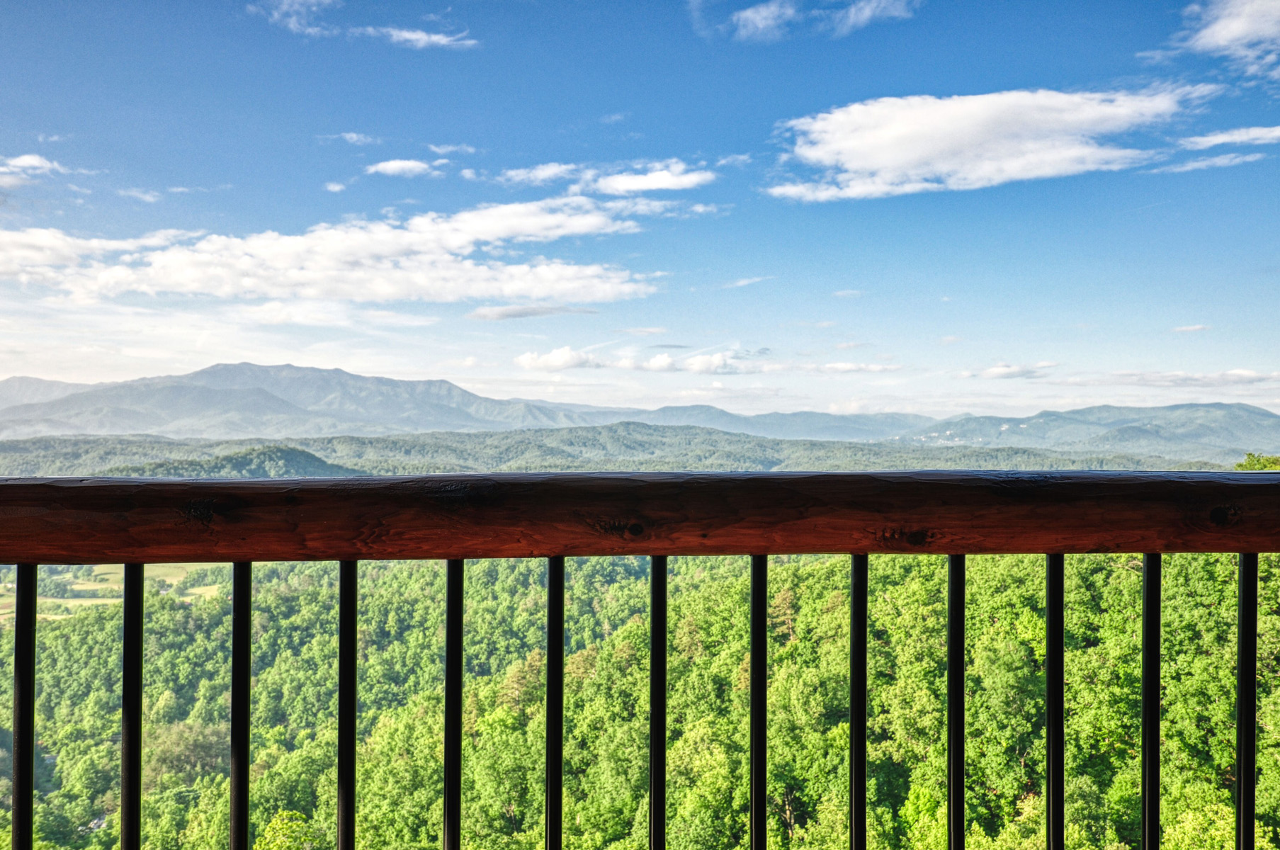 Breathtaking View, Free Wi-Fi, custom cabinets, private deck, 2 king suites 5