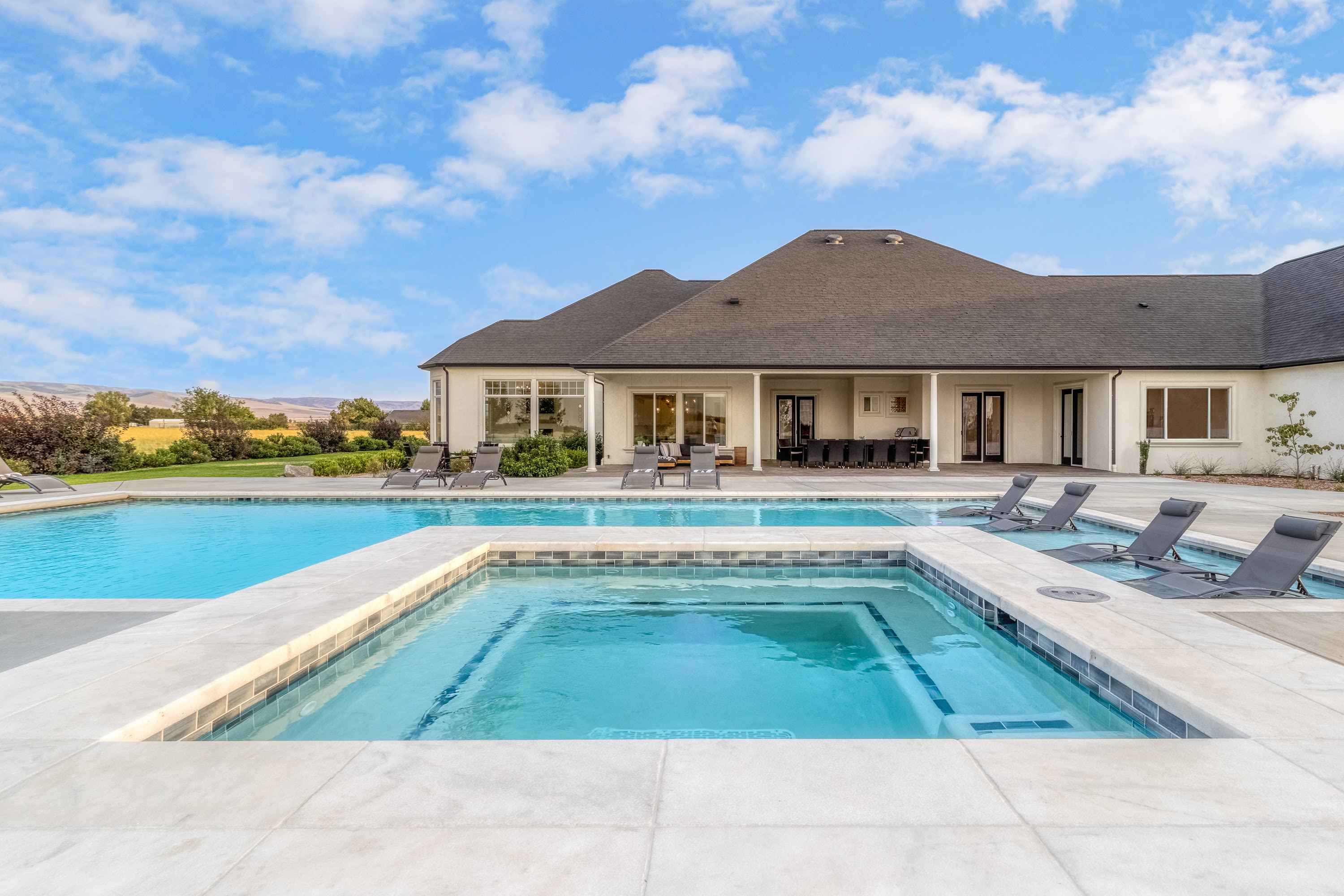 Outdoor heated pool and jacuzzi