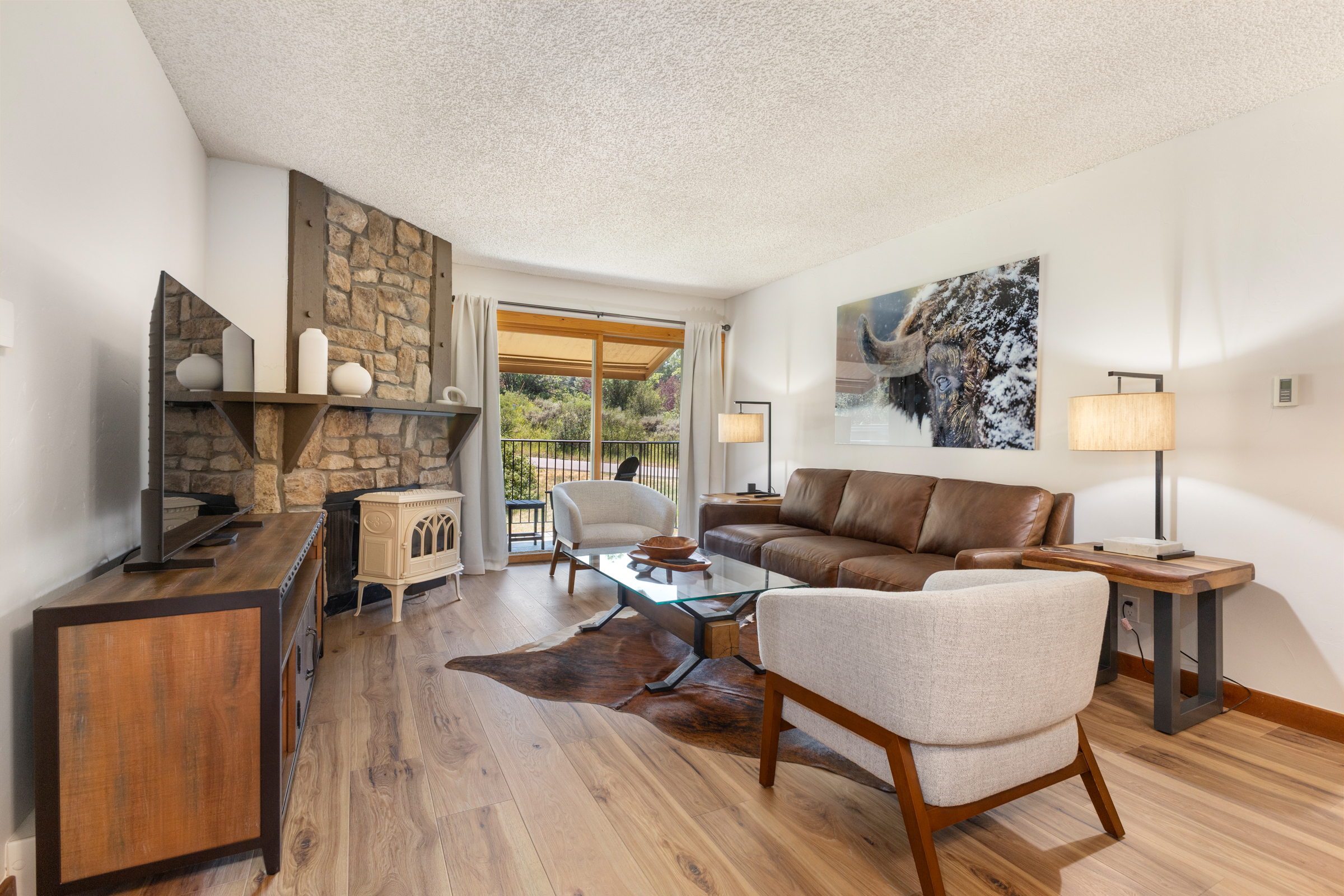 Living Room | Gas Fireplace