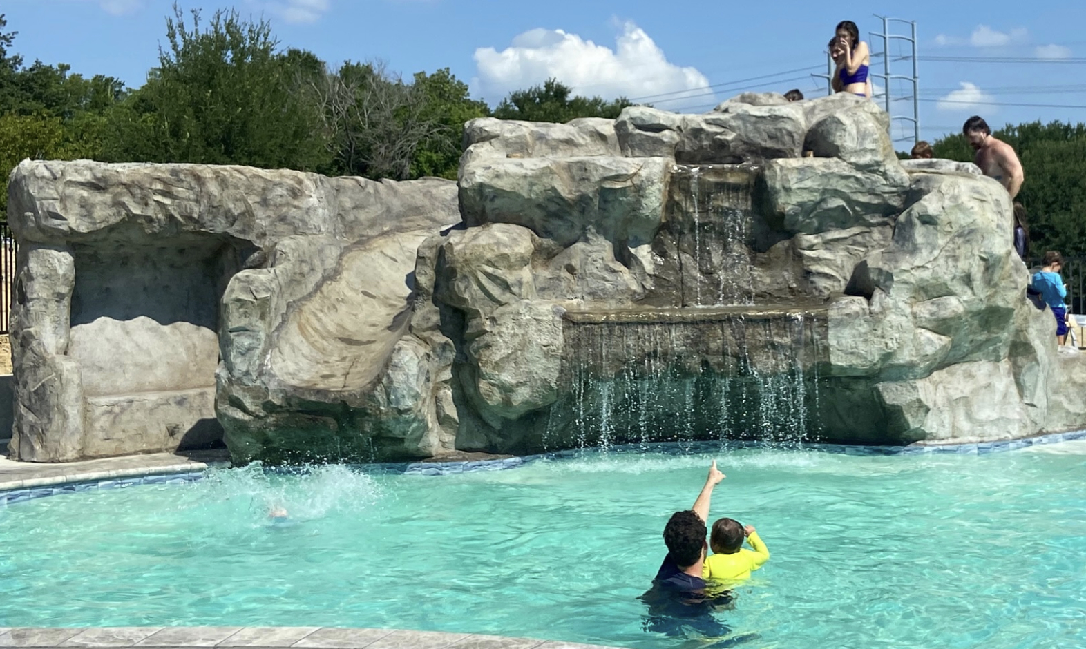 Resort-style pool complex - Fun water slide, your own private water park