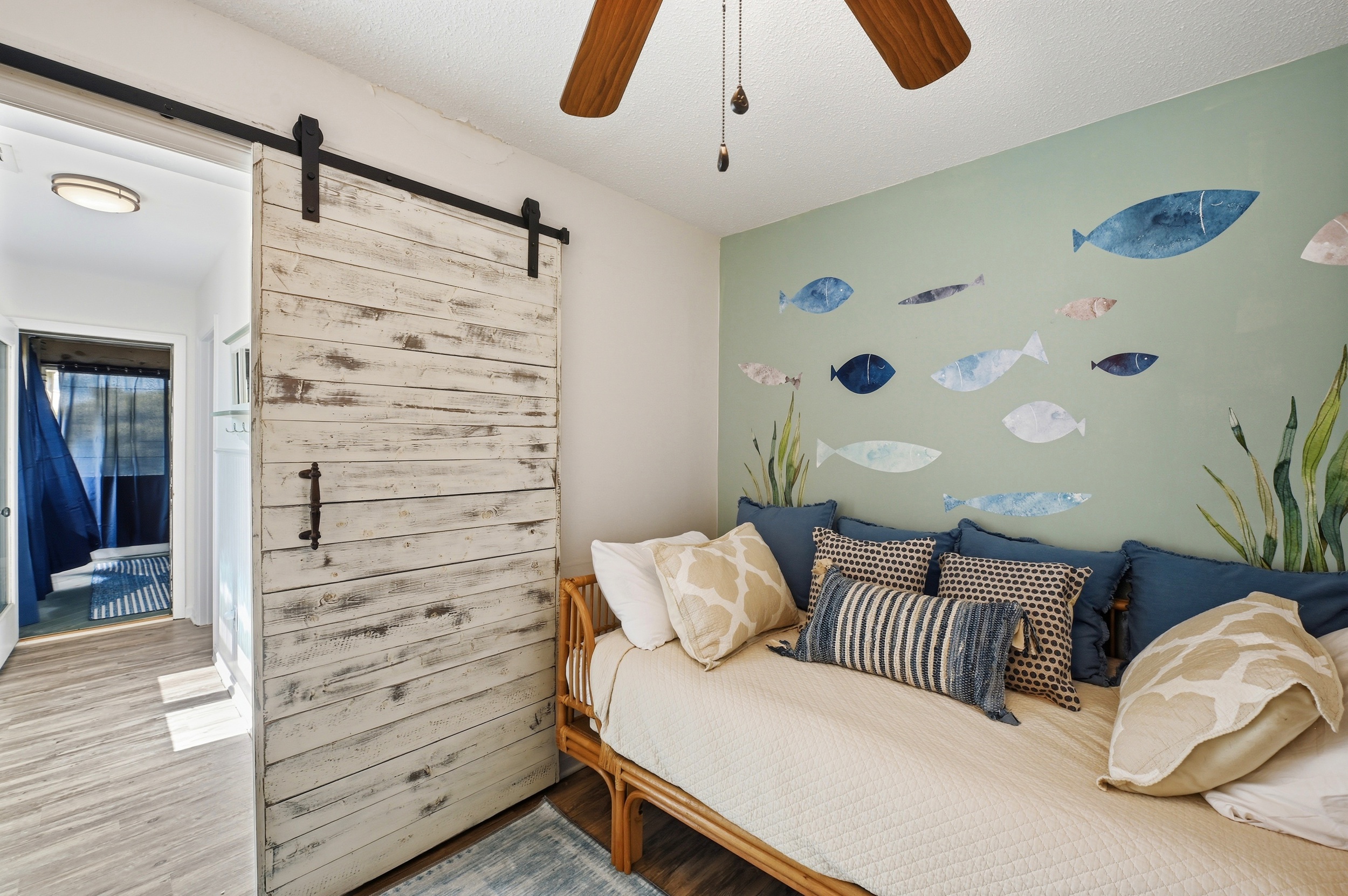 Day bed - linens provided